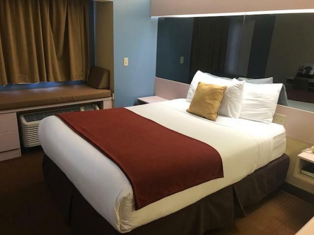Hotel Microtel & By Wyndham Kansas Airport