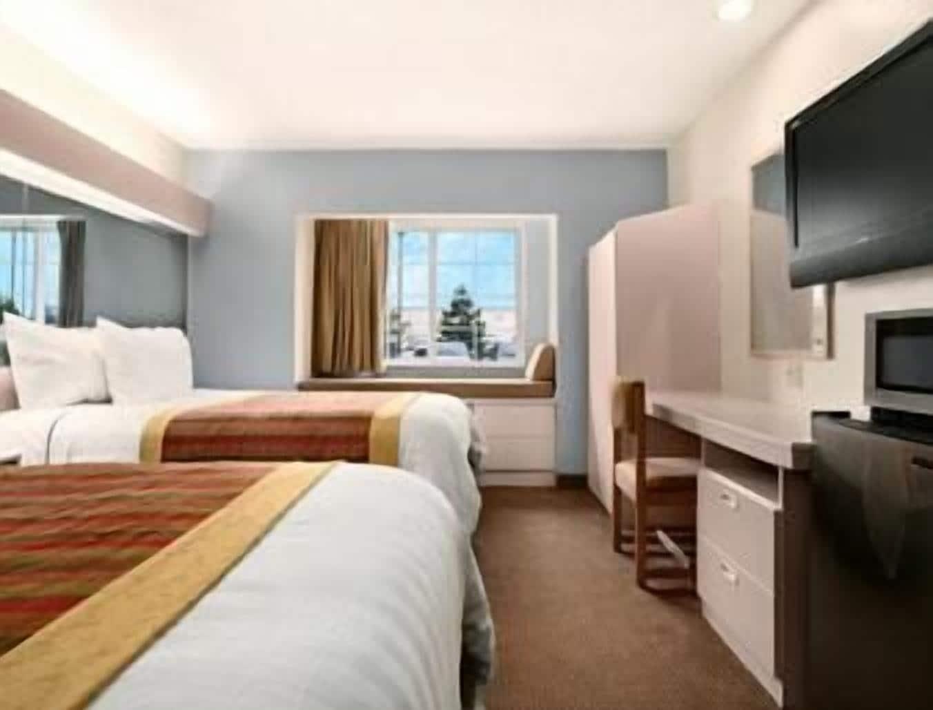 Hotel Microtel & By Wyndham Kansas Airport 2*