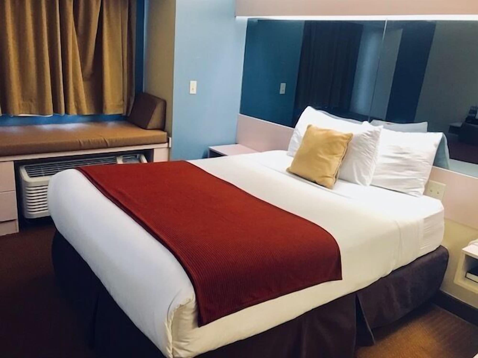 Hotel Microtel & By Wyndham Kansas Airport 2*