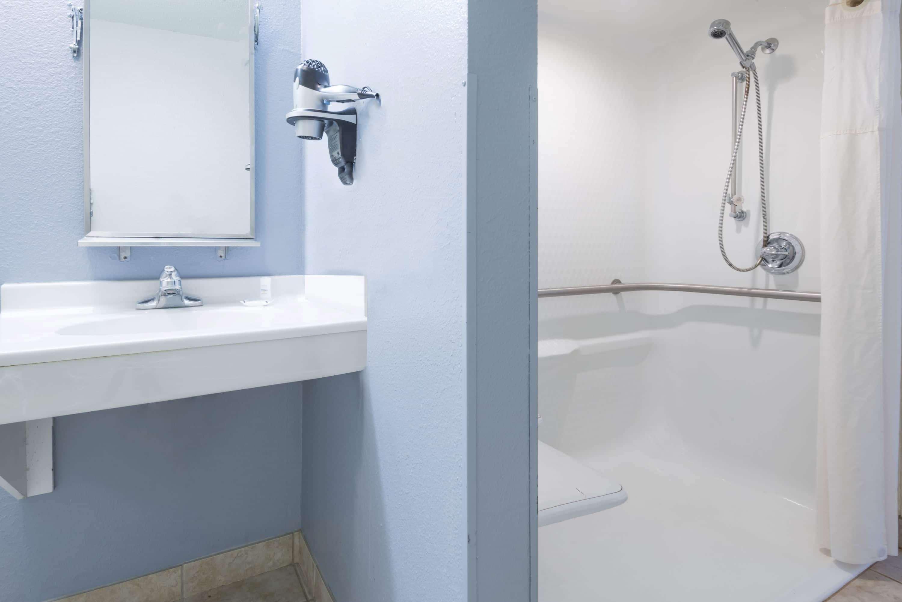 Hotel Microtel & By Wyndham Kansas Airport