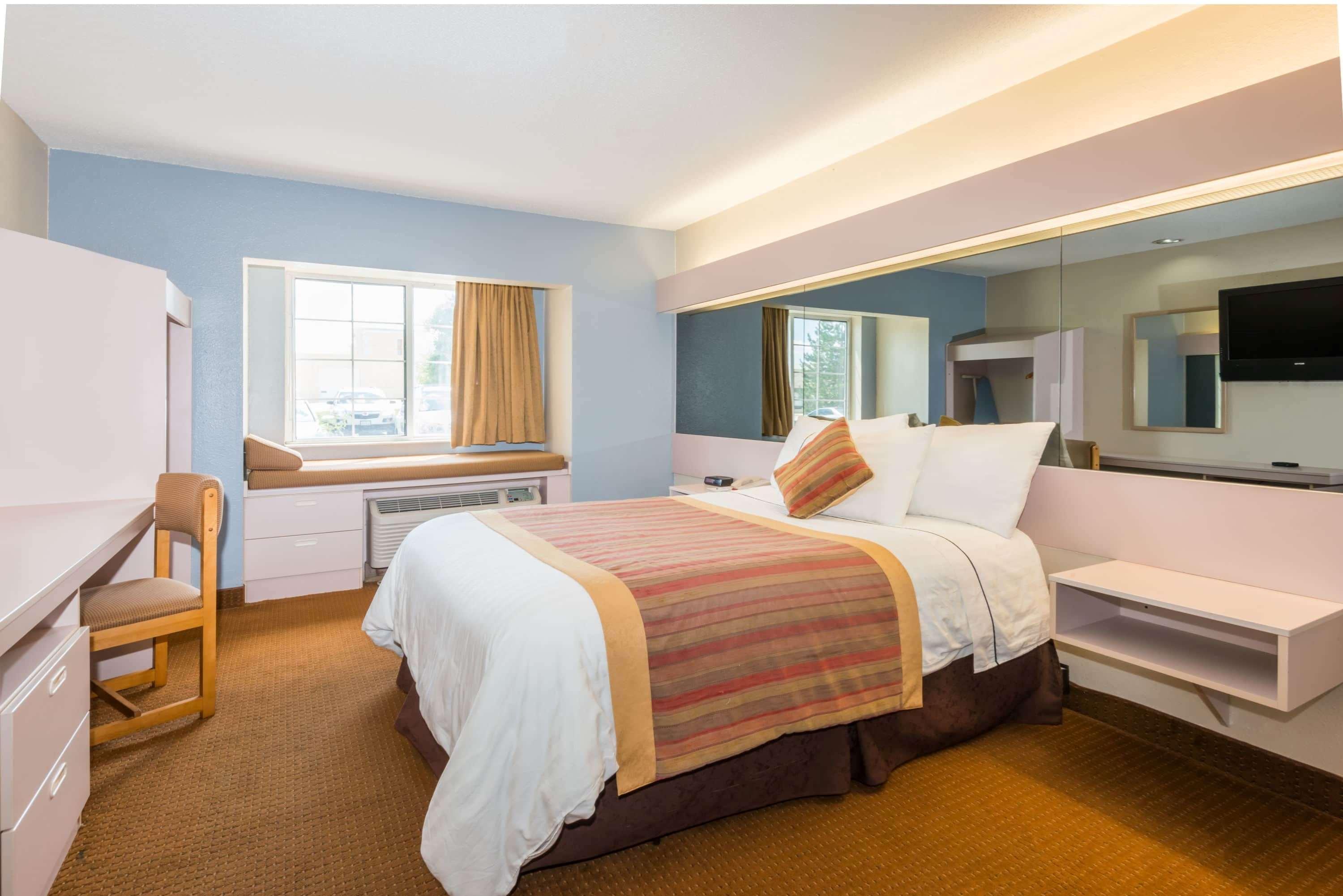Hotel Microtel & By Wyndham Kansas Airport