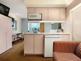 Microtel & By Wyndham Kansas Airport Hotel 2*