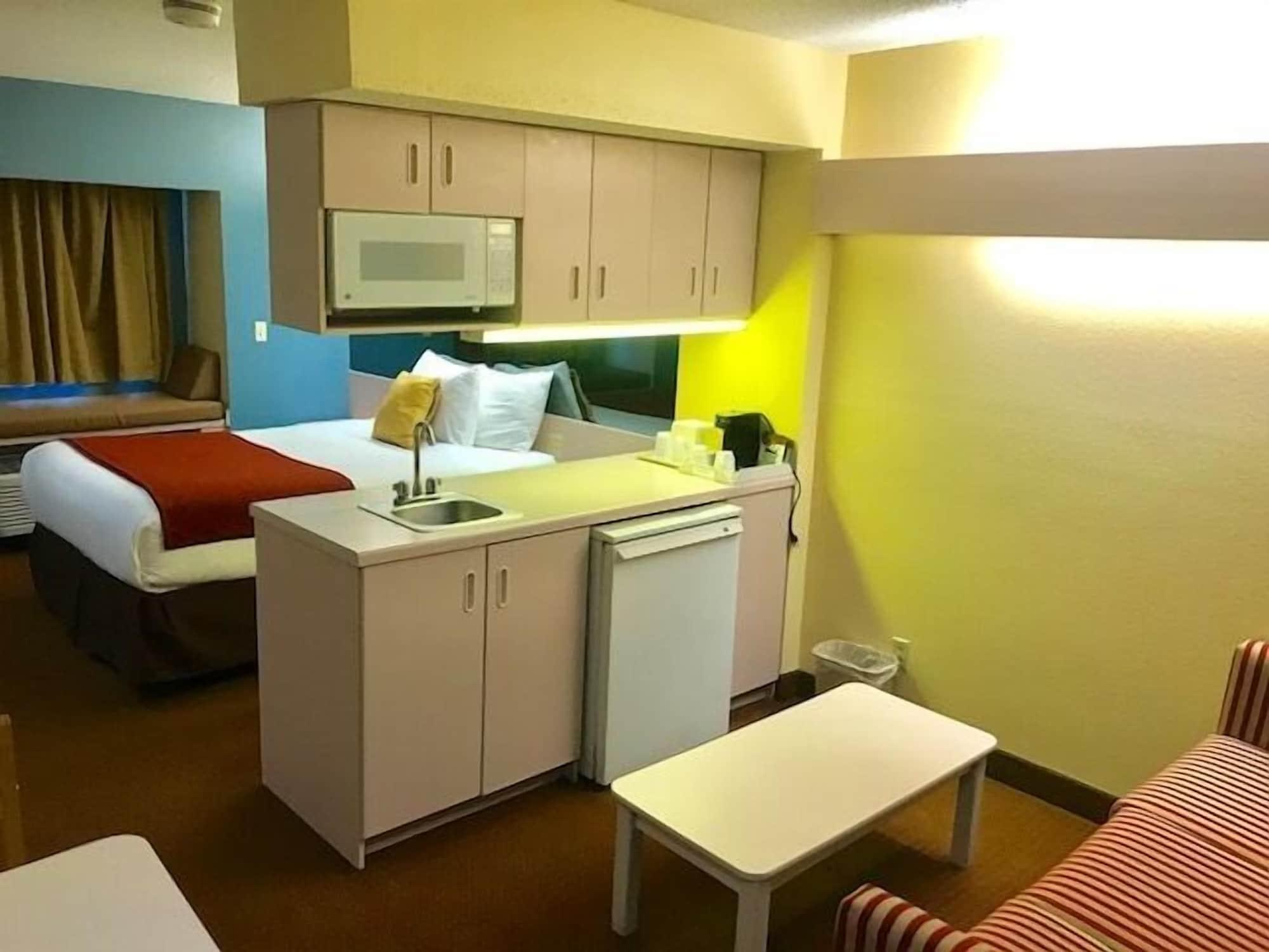 Microtel & By Wyndham Airport Kansas City
